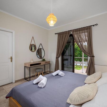Villa Palmeras Soroni Ngoại thất bức ảnh