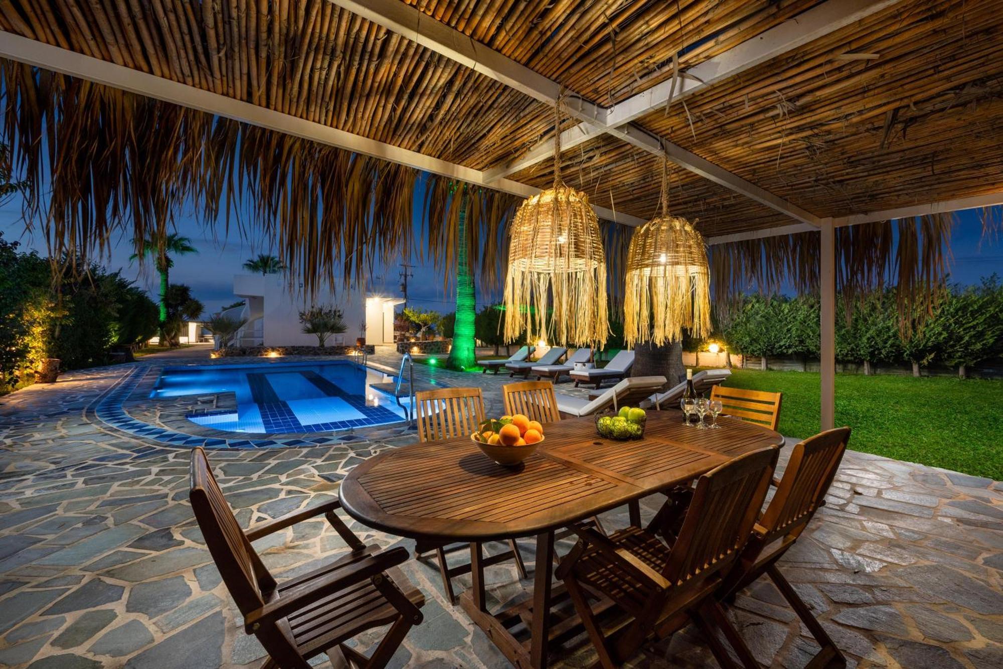 Villa Palmeras Soroni Ngoại thất bức ảnh