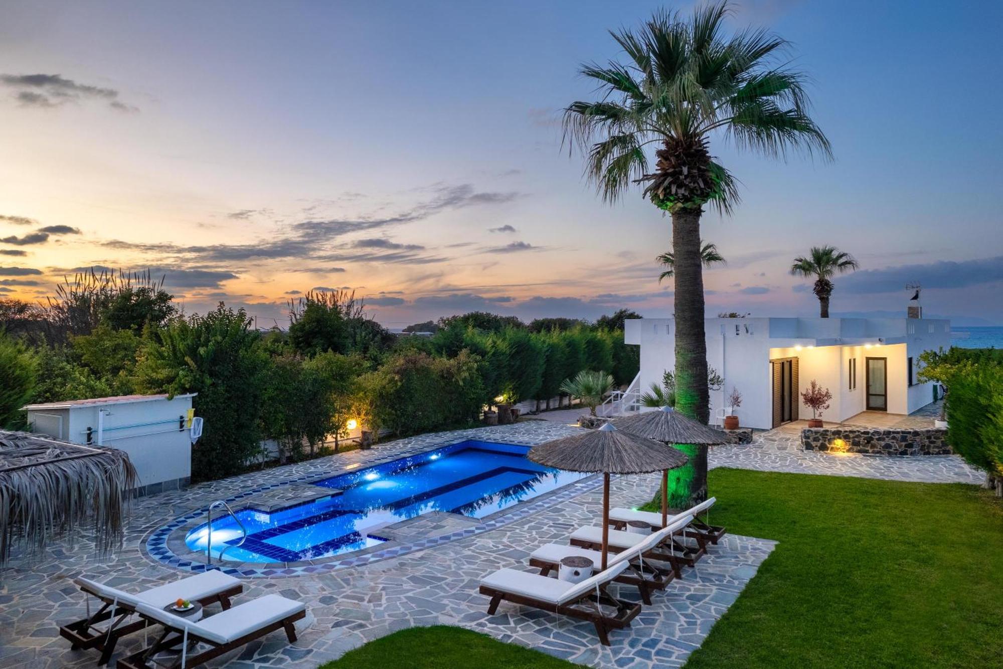 Villa Palmeras Soroni Ngoại thất bức ảnh