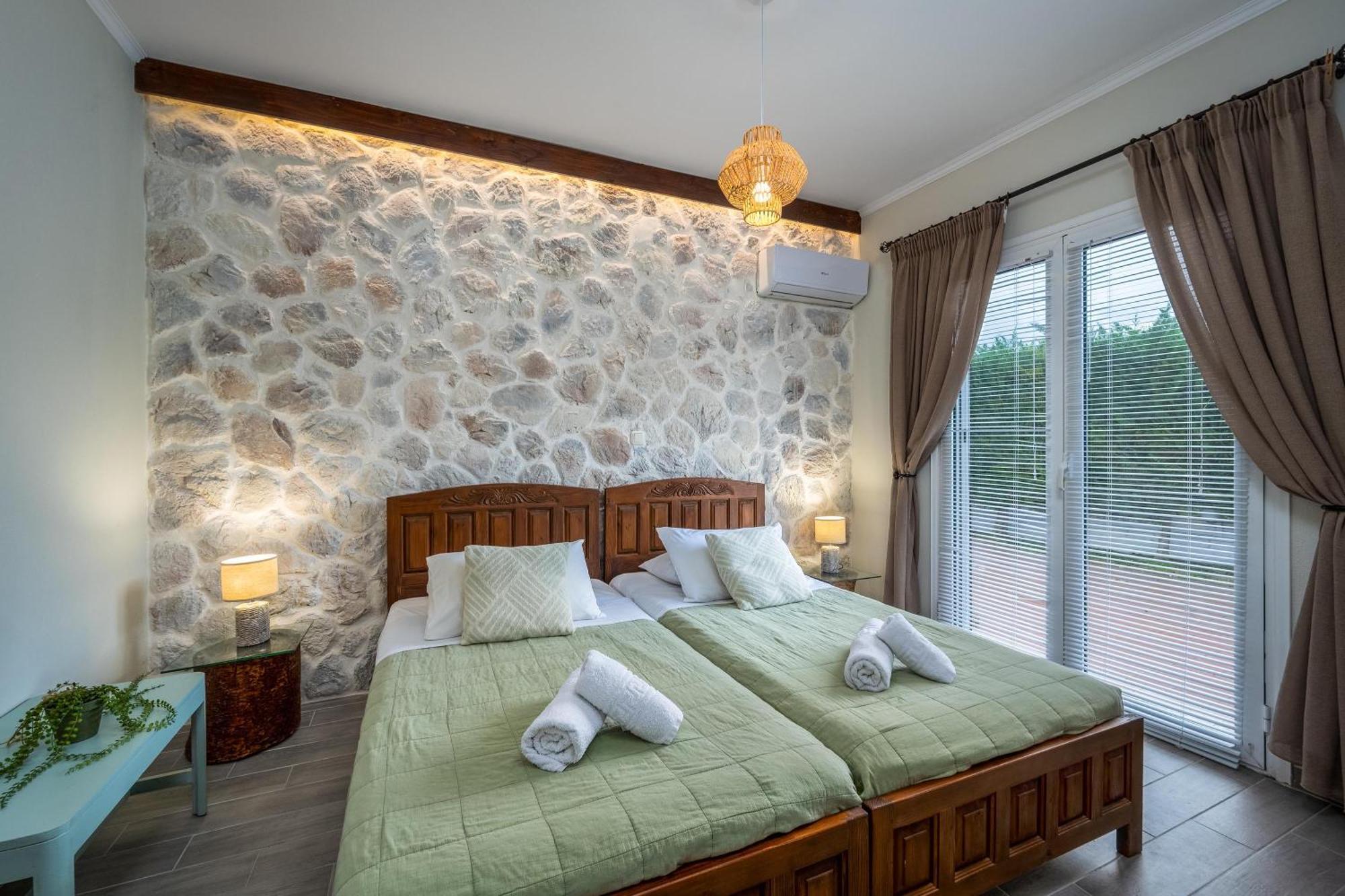 Villa Palmeras Soroni Ngoại thất bức ảnh