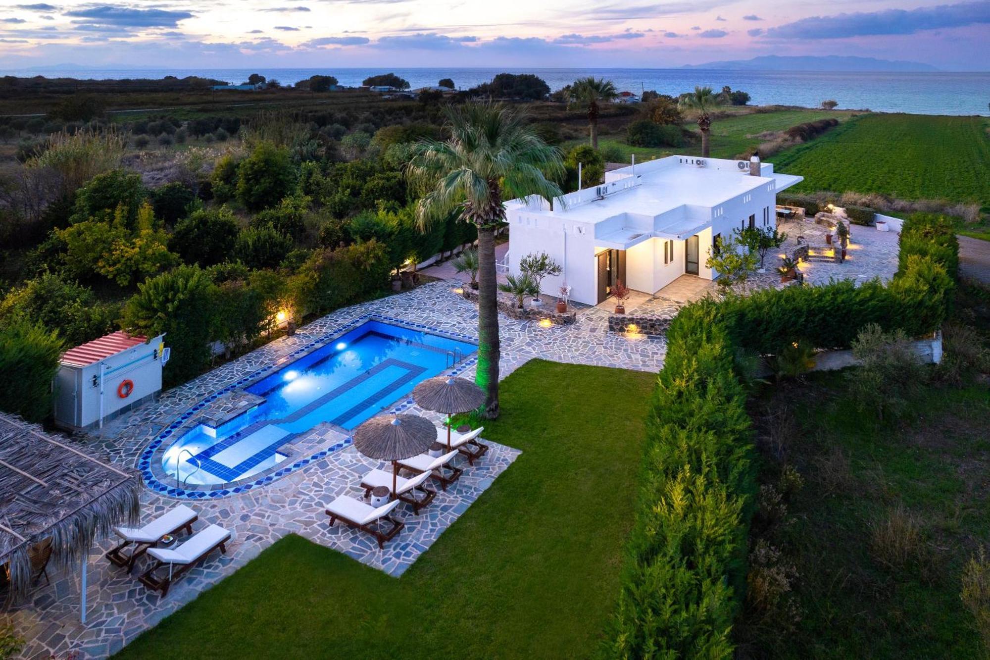 Villa Palmeras Soroni Ngoại thất bức ảnh