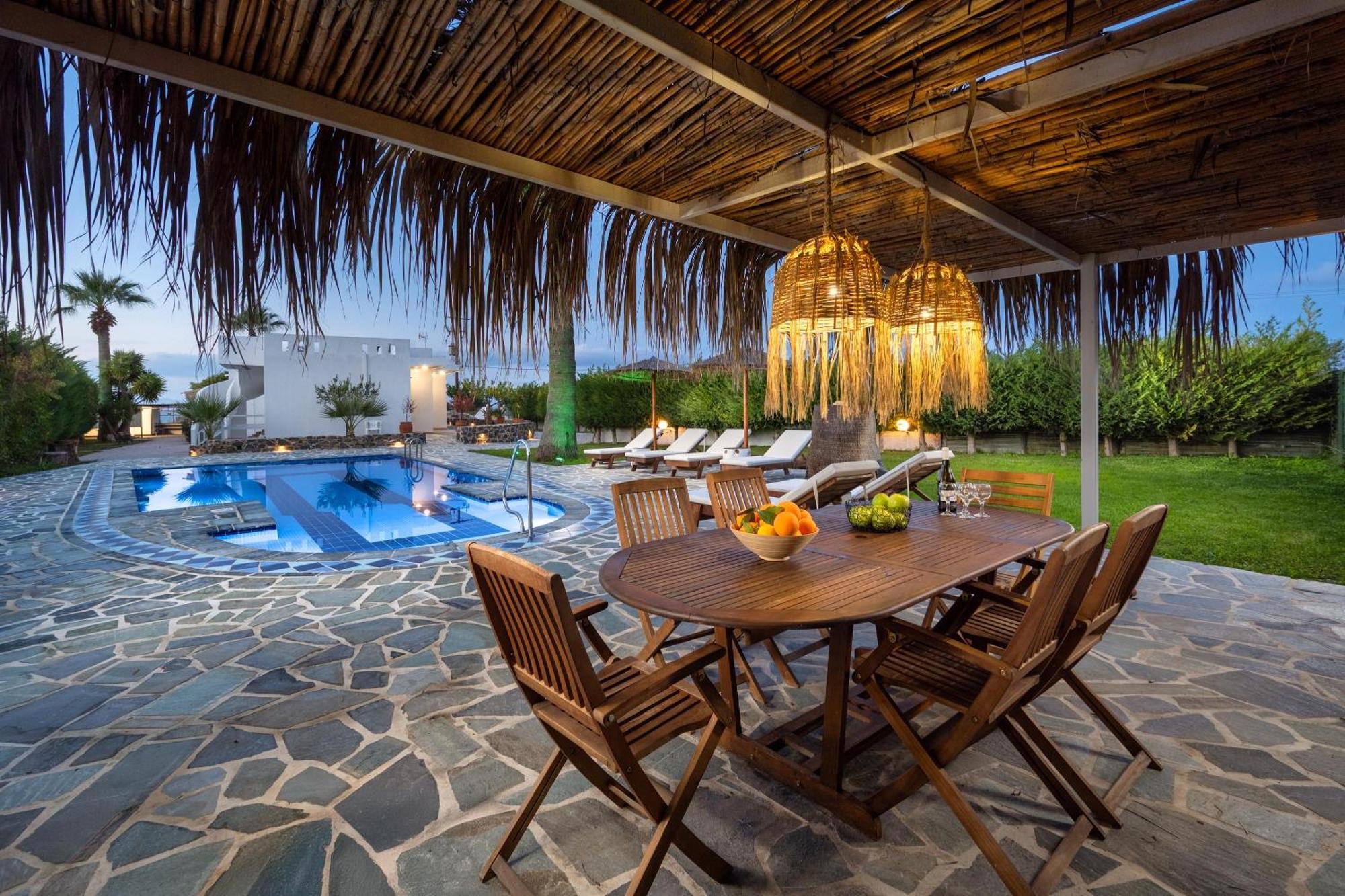 Villa Palmeras Soroni Ngoại thất bức ảnh