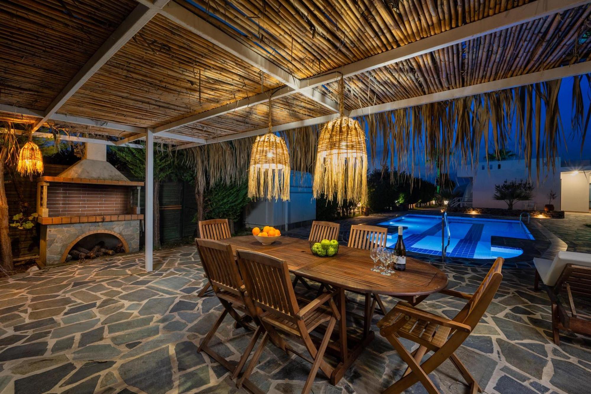 Villa Palmeras Soroni Ngoại thất bức ảnh